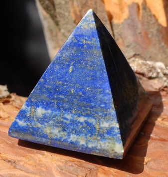 Pyramide aus Lapislazuli