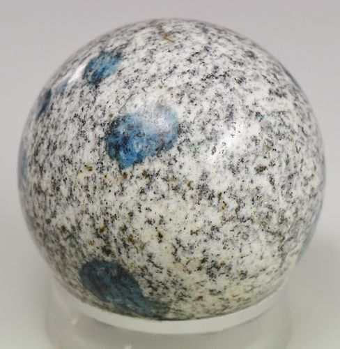 Kugel aus Azurit in Granit (K2-Stein)