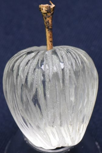Apfel aus Bergkristall