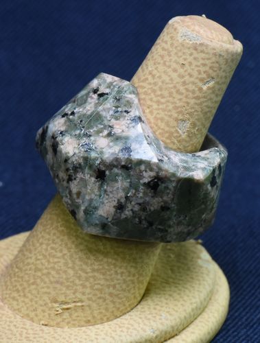 Ring aus Granit