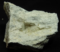 Allanit-Nadeln (Orthit) auf Quarz